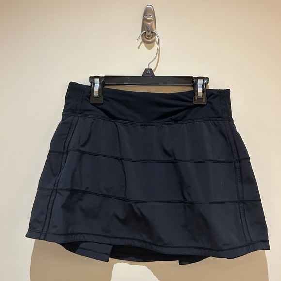 lululemon Tennis Skirt, Size 4 Tall - Picture 2 of 4
